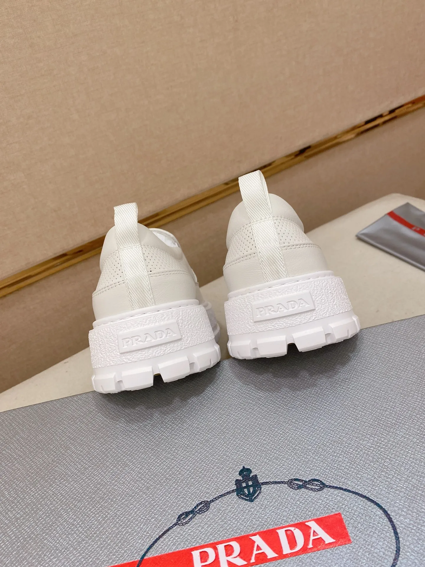 Men's shoes 💰 580💰 ✔️✔️✔️High version High-quality new PRADA (Prada) counters are launched simultaneously, new men's shoes, 😘fabrics are selected from first-layer cowhide fabrics. Lining: Imported cowhide leather lining. 👍🏿High-end☄️Open-molded non-slip rubber outsole, exquisite lines, simple and elegant, comfortable and high-end for leisure travel. Code number: 38 to 45